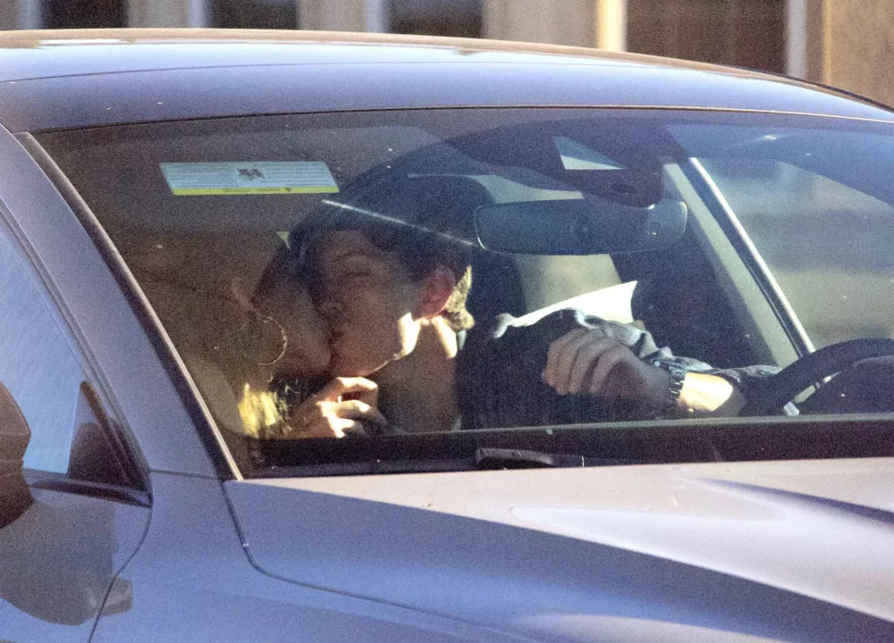 Zendaya Tom Holland kissing